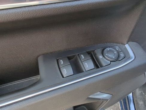 Used 2022 Chevrolet Silverado 1500 LT AWD/4WD image 12