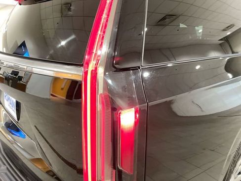 Used 2023 Cadillac Escalade ESV Premium Luxury Platinum image 14