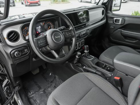 Used 2024 Jeep Gladiator Sport AWD/4WD image 6