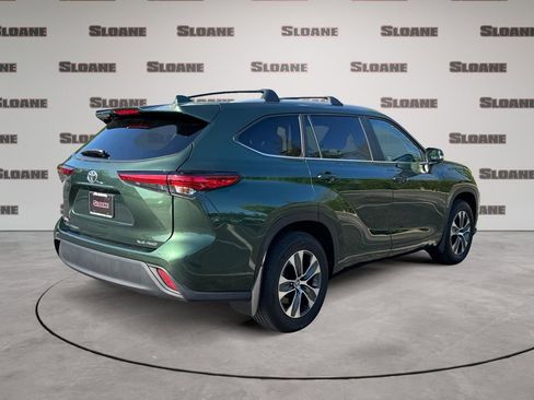 Used 2023 Toyota Highlander XLE AWD/4WD image 5