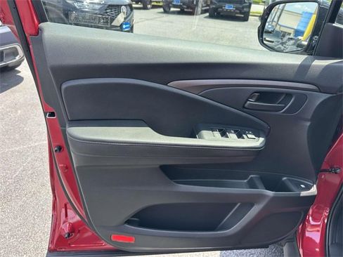 Certified 2025 Honda Ridgeline Sport image 12