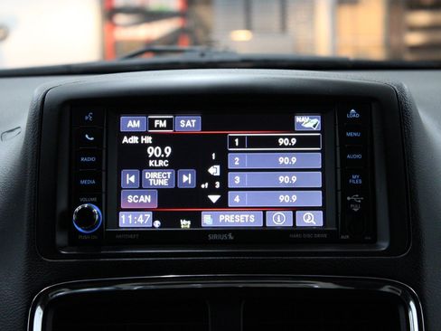 Used 2016 Dodge Grand Caravan SXT FWD image 25