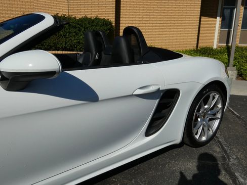 Used 2017 Porsche 718 Boxster S image 13