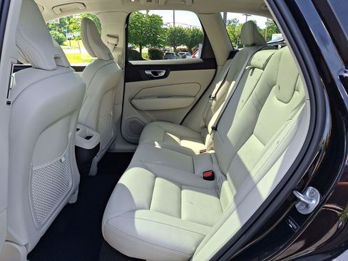 Certified 2024 Volvo XC60 B5 Plus w/ Climate Package AWD/4WD image 10