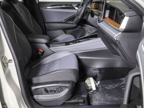 New 2026 Volkswagen Tiguan SEL R-Line image 44