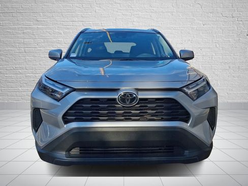 Used 2025 Toyota RAV4 XLE AWD/4WD image 2