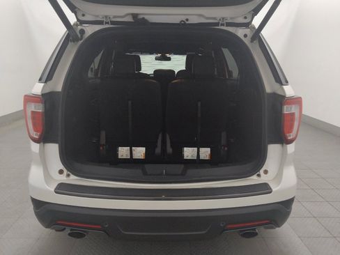 Used 2018 Ford Explorer XLT w/ Equipment Group 202A FWD image 29