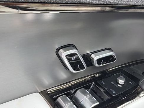 Used 2025 Land Rover Range Rover Sport SE image 21