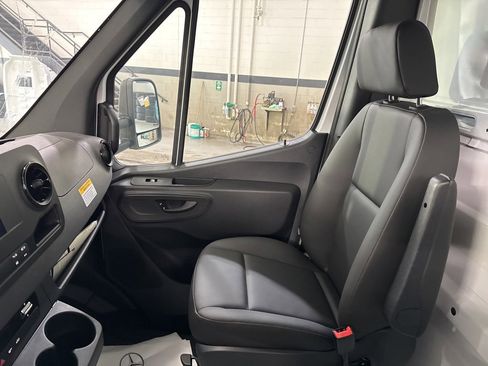 Used 2023 Mercedes-Benz Sprinter 3500 image 15