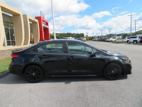 Used 2020 Toyota Corolla SE image 2