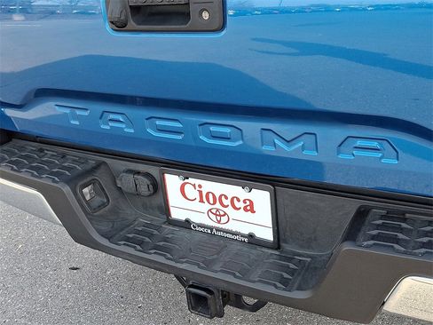 Used 2017 Toyota Tacoma SR5 image 29