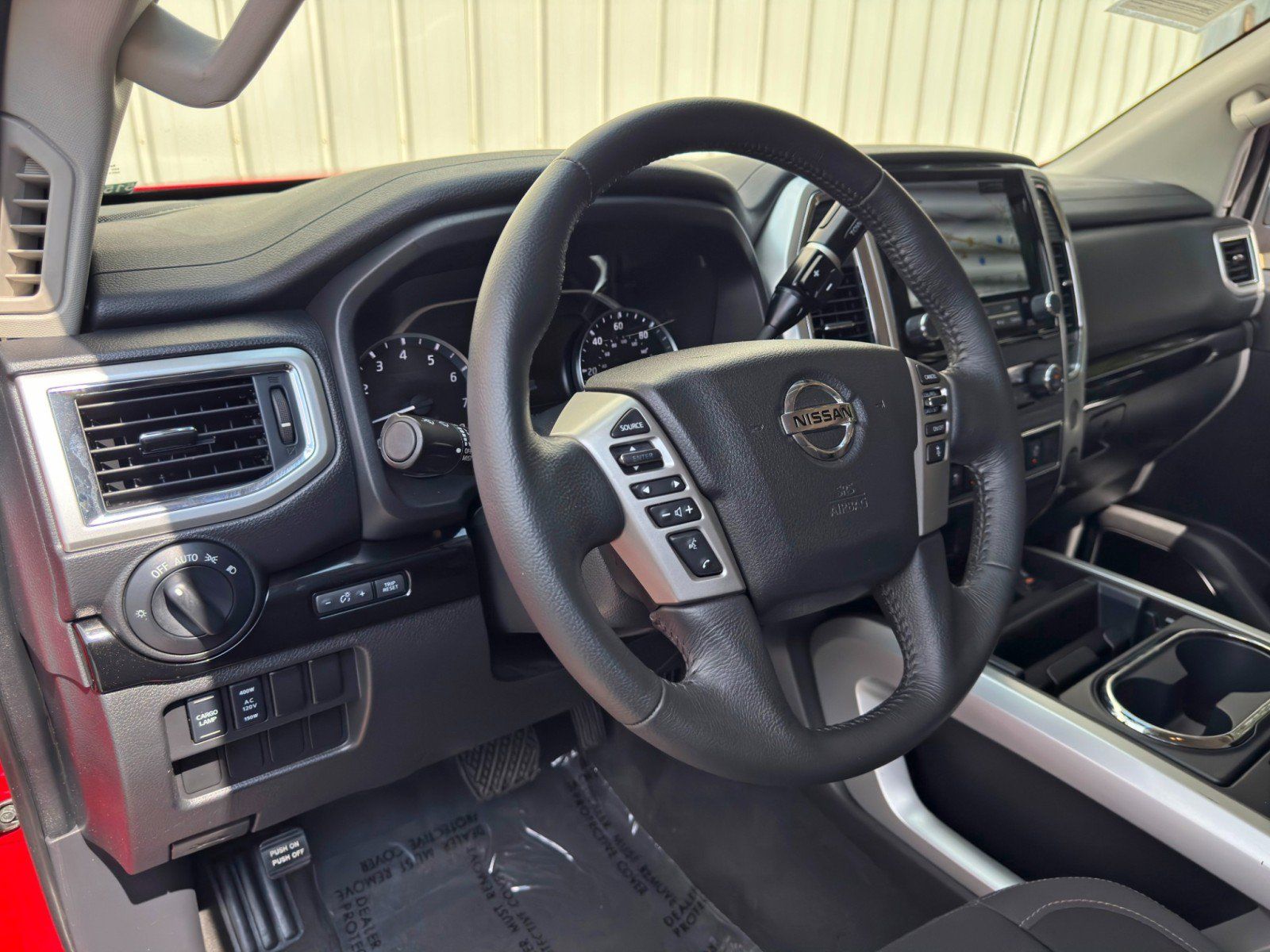 Used 2021 Nissan Titan SV w/ SV Convenience Package RWD image 11