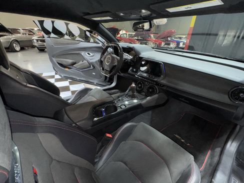 Used 2017 Chevrolet Camaro ZL1 image 39
