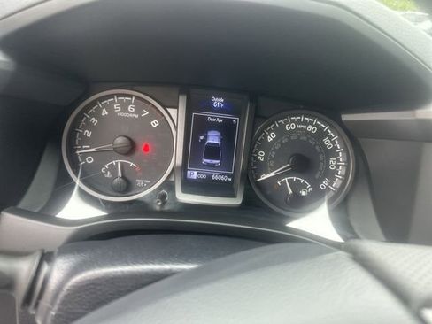 Used 2019 Toyota Tacoma TRD Sport w/ Technology Package AWD/4WD image 13