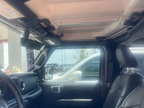 Used 2022 Jeep Gladiator Overland w/ Popular Equipment Package AWD/4WD image 4