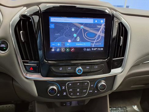 Used 2021 Chevrolet Traverse LT w/ LT Premium Package image 24