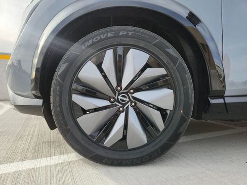 Used 2024 Nissan Ariya FWD image 11