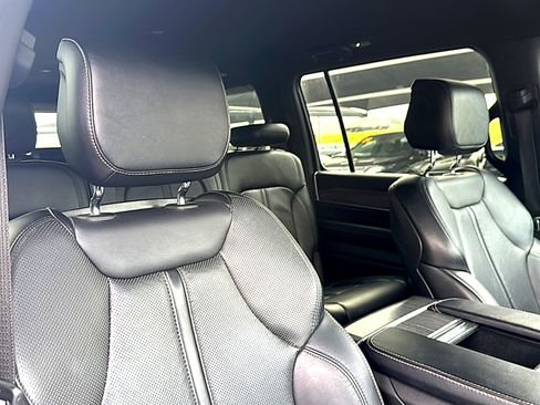 Used 2024 Jeep Wagoneer L Series II image 25