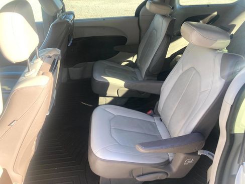 Used 2019 Chrysler Pacifica Touring-L Plus w/ Advanced Safetytec Group image 13