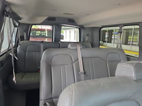 Used 2018 Chevrolet Express 2500 LS w/ Driver Convenience Package RWD image 8
