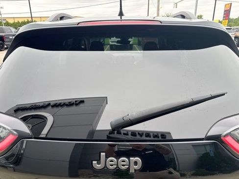 Used 2021 Jeep Cherokee Trailhawk w/ Comfort/Convenience Group AWD/4WD image 6