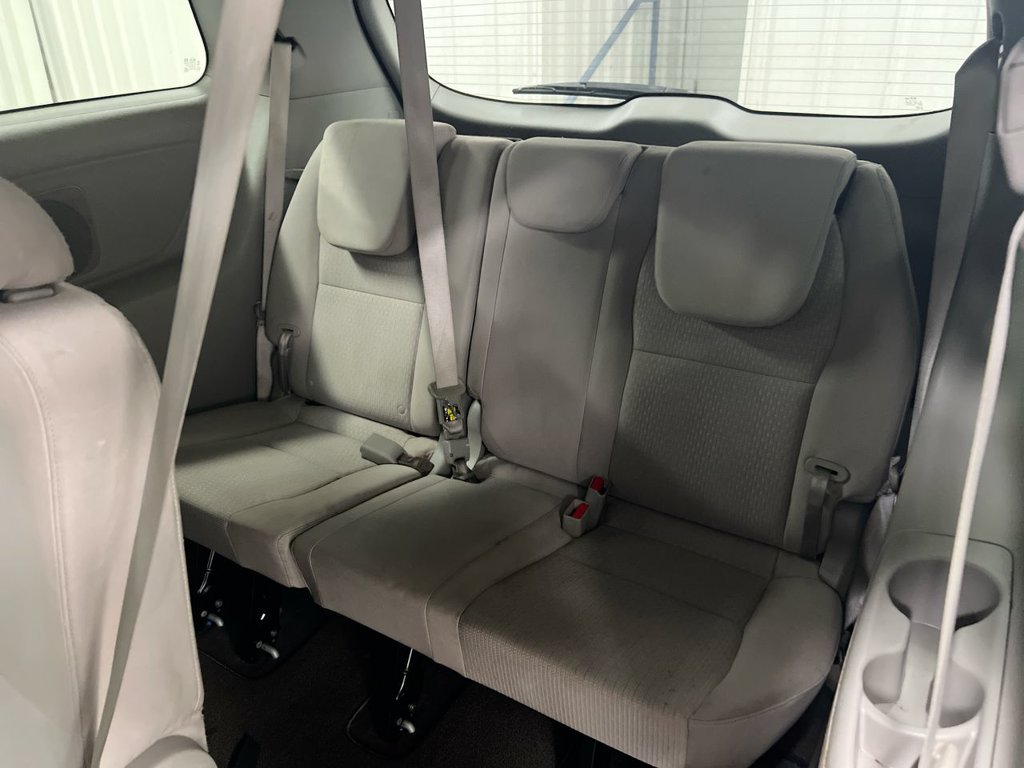 Used 2018 Kia Sedona LX FWD image 23