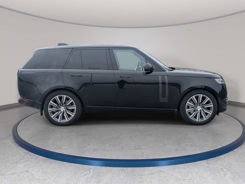 Used 2023 Land Rover Range Rover SE image 4