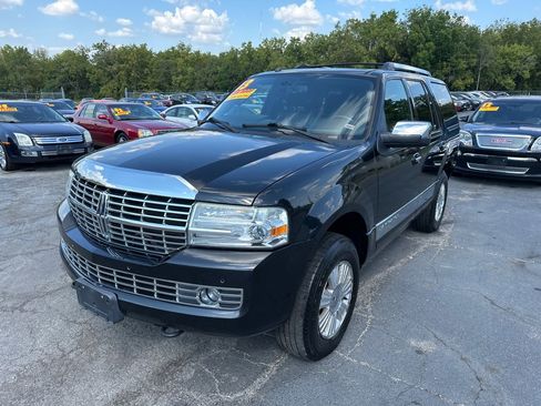 Used 2013 Lincoln Navigator 4WD image 2
