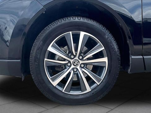 Used 2021 Toyota Venza LE AWD/4WD image 11