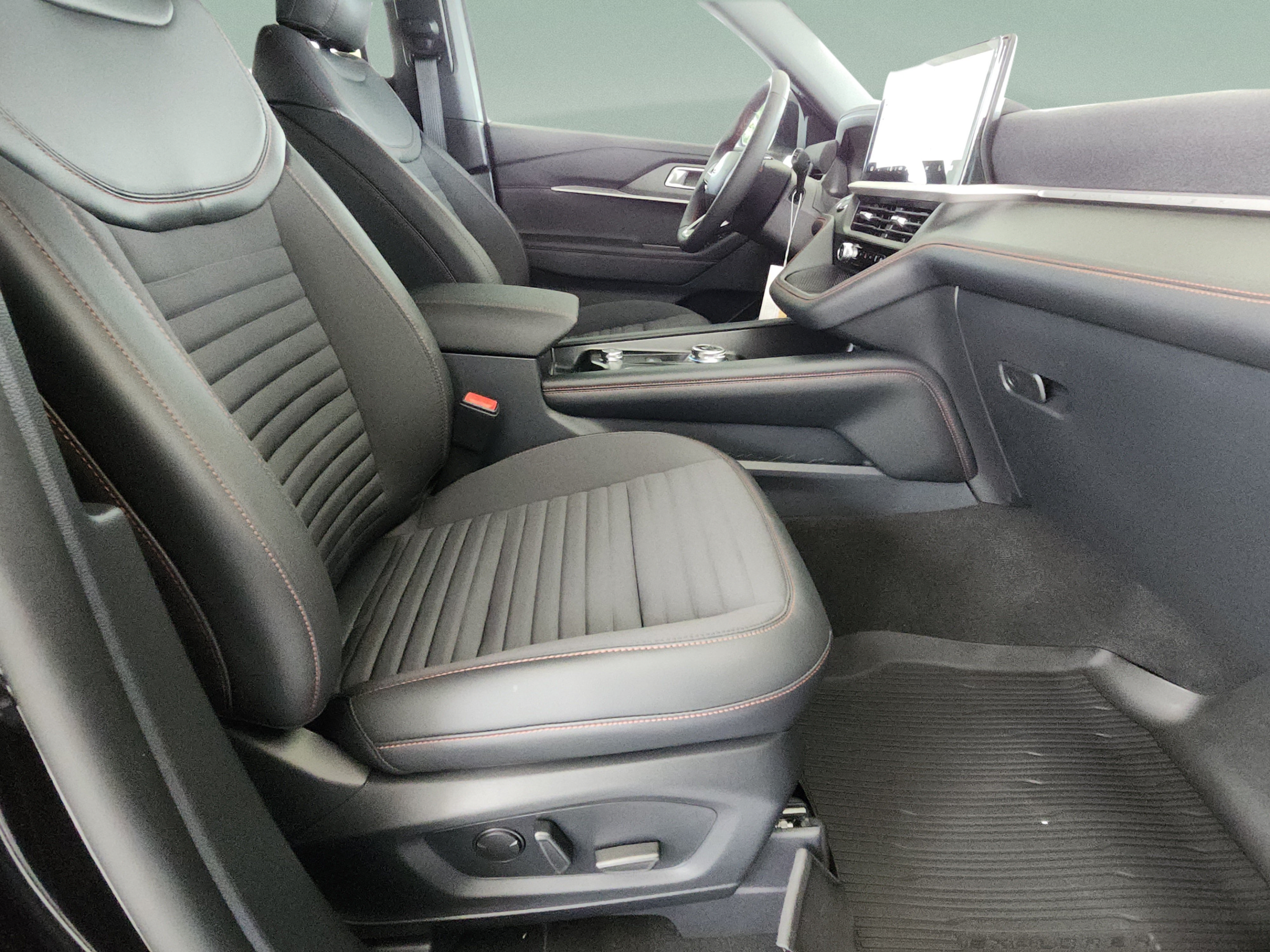 New 2026 Ford Explorer ST-Line w/ ST-Line Street Pack RWD image 19