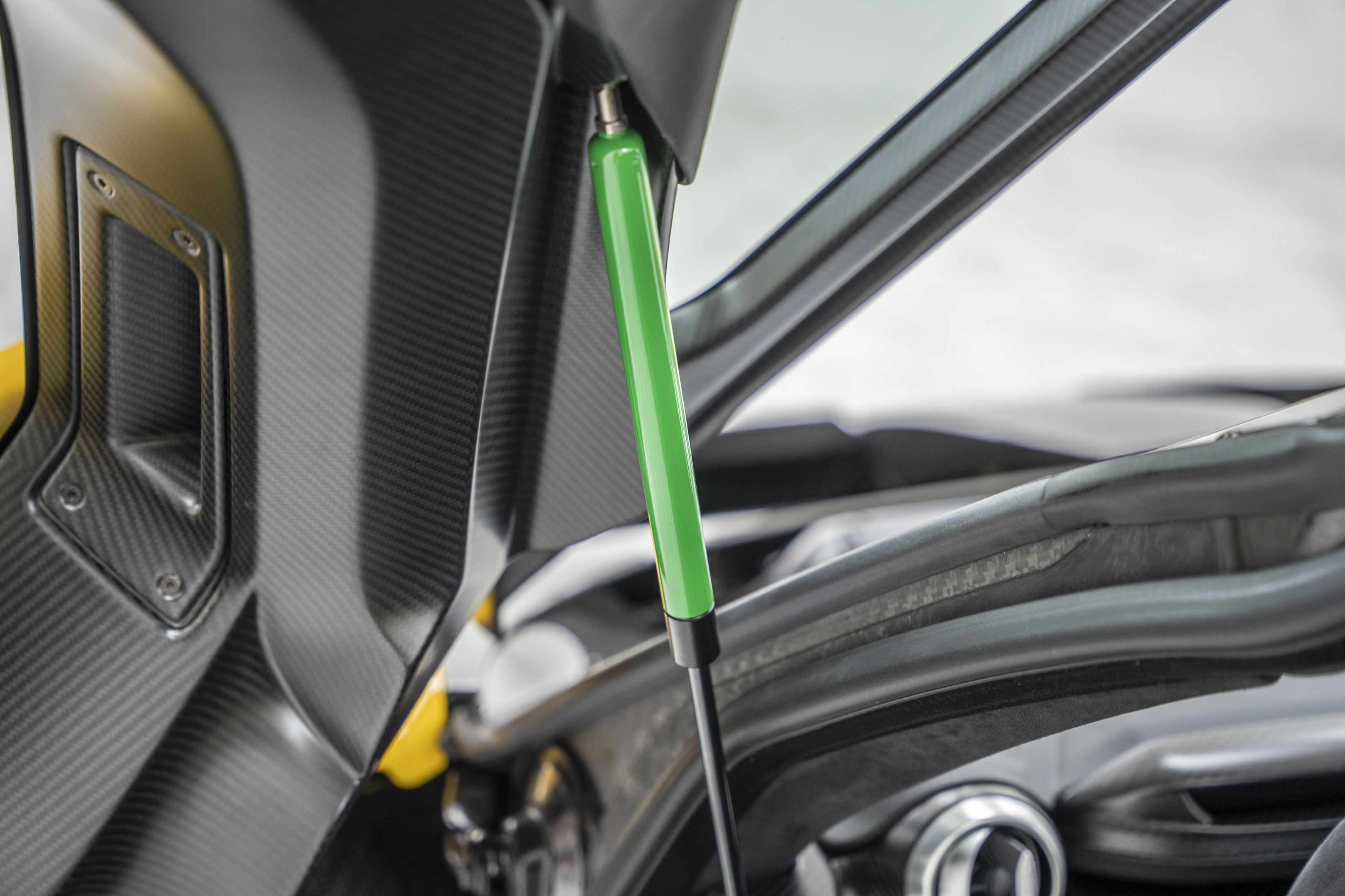 Used 2019 McLaren Senna RWD image 38
