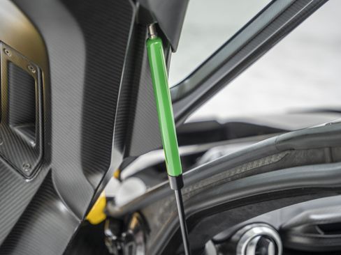Used 2019 McLaren Senna RWD image 38