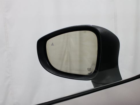 Used 2023 Chrysler Pacifica Touring-L FWD image 10