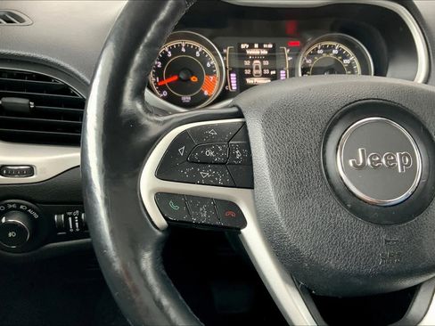 Used 2015 Jeep Cherokee Latitude w/ Comfort/Convenience Group FWD image 24