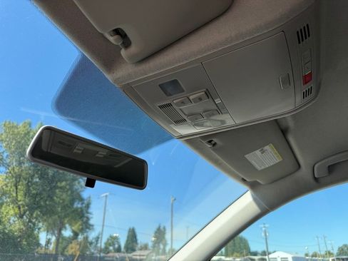 Used 2020 Volkswagen Tiguan S image 37