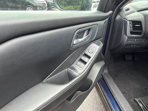 Used 2024 Nissan Rogue SV AWD/4WD image 15