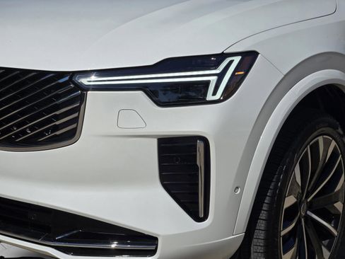Certified 2025 Volvo XC90 T8 Plus w/ Protection Package Premier AWD/4WD image 42