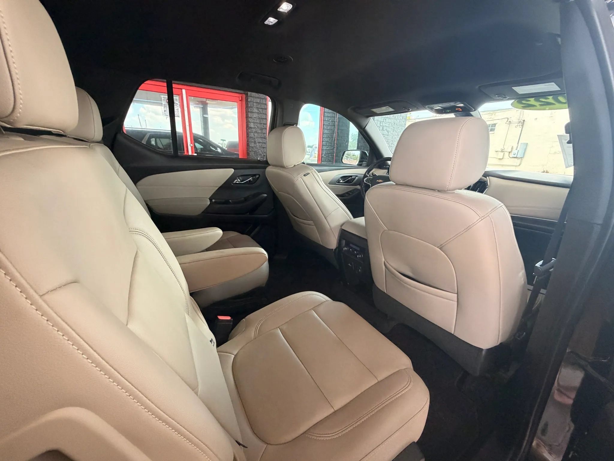 Used 2022 Chevrolet Traverse LT w/ LT Premium Package FWD image 20