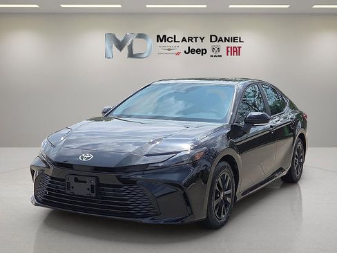 Used 2025 Toyota Camry LE FWD image 2