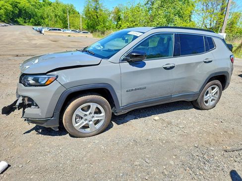 Used 2024 Jeep Compass Latitude w/ Altitude Special Edition AWD/4WD image 3
