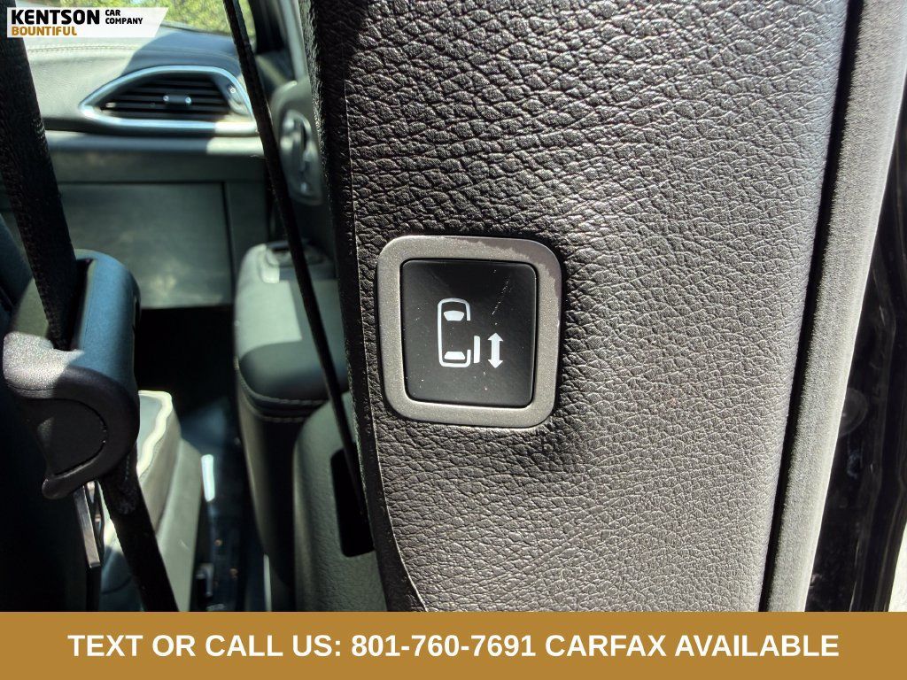 Used 2026 Chrysler Pacifica Limited FWD image 37