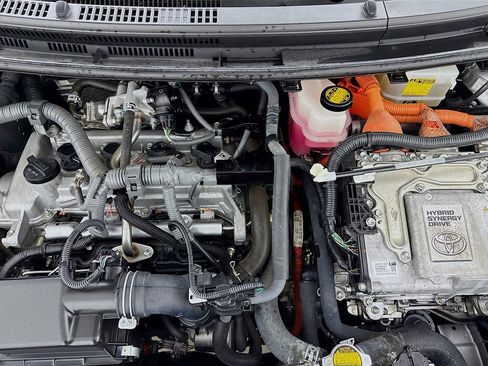 Used 2015 Toyota Prius C Two image 34