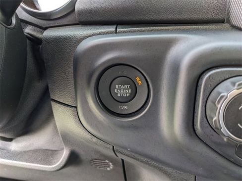 Used 2019 Jeep Wrangler Unlimited Sahara image 25