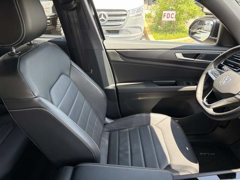 Used 2024 Volkswagen Atlas Cross Sport SEL AWD/4WD image 11