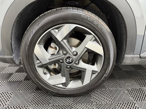 Used 2024 Hyundai Venue SEL image 25