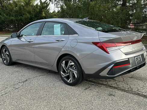 Used 2024 Hyundai Elantra Limited image 7