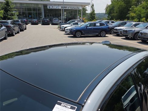 Used 2025 BMW 550e xDrive w/ Executive Package AWD/4WD image 11