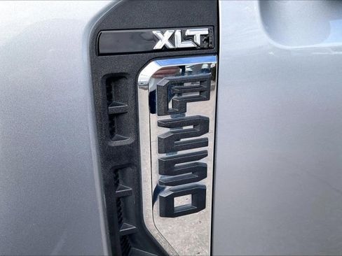 Used 2024 Ford F250 XLT image 8