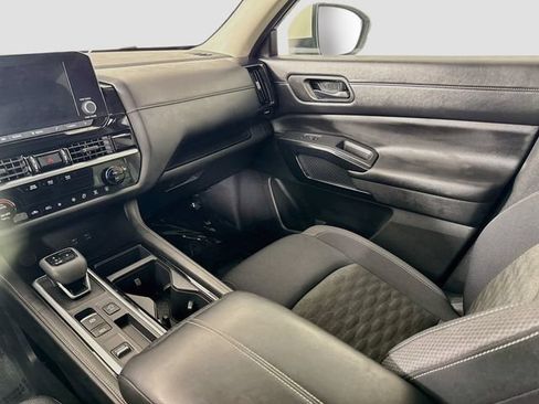 Used 2024 Nissan Pathfinder SV FWD image 22