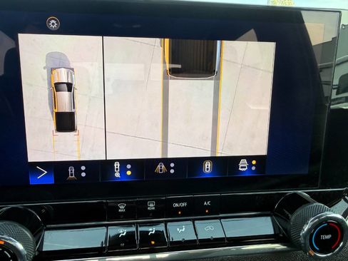 Used 2023 Chevrolet Colorado Trail Boss w/ Technology Package image 37